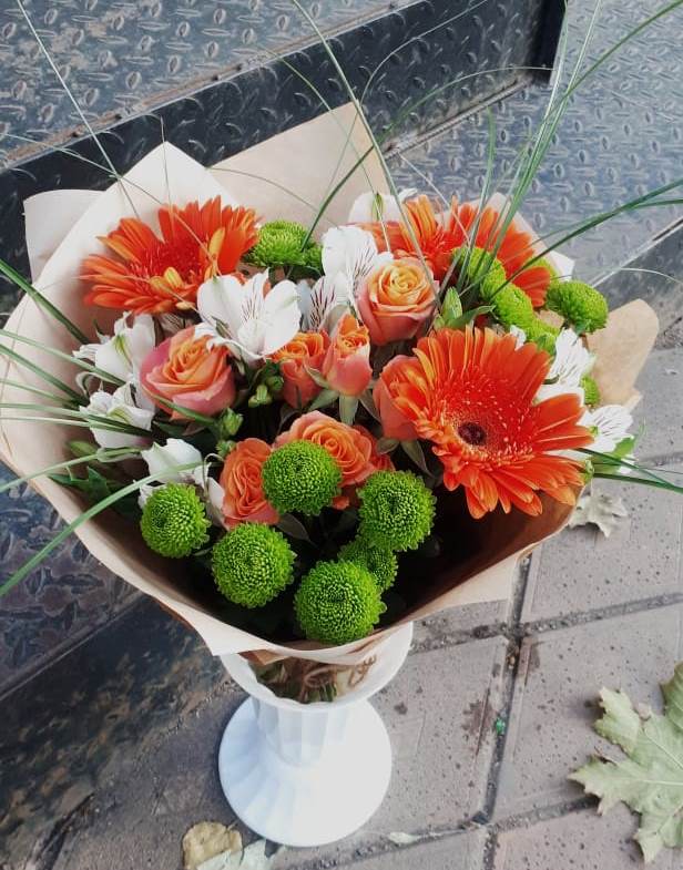 Букет цветов из: Герберы, Хризантемы, Альстромерии и Розы в Ныроб