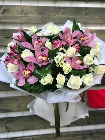 Букет цветов из: Розы и Хризантемы в Ныроб