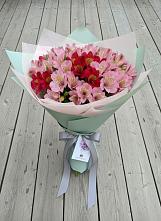 Букет цветов из:  Альстромерии в Ныроб