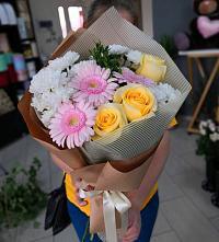 Букет цветов из:  Герберы, Розы и Хризантемы в Ныроб