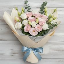 Букет цветов из:  Лизиантусы в Ныроб