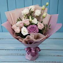 Букет цветов из:  Розы и Лизиантусы в Ныроб