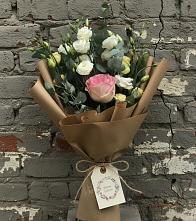 Букет цветов из:  Розы и Лизиантусы #REPLACE_PRED# Ныроб