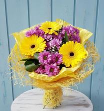 Букет цветов из:  Хризантемы и Герберы в Ныроб