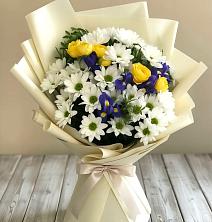 Букет цветов из:  Ирисы, Хризантемы и Розы в Ныроб