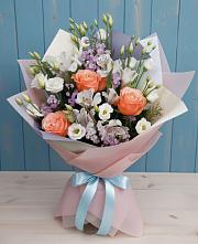Букет цветов из:  Лизиантусы, Розы, Альстромерии и Гипсофила в Ныроб