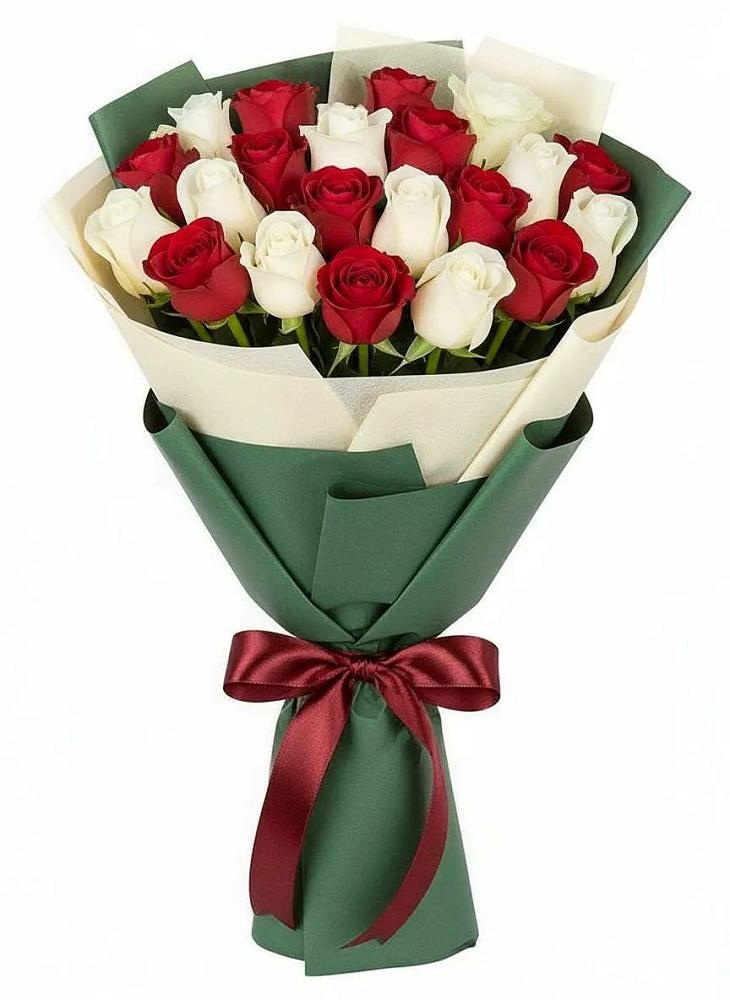 Букет Микс из красных и белых роз в Ныроб