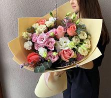 Букет цветов из:  Розы, Лизиантусы и Гвоздики #REPLACE_PRED# Ныроб