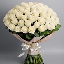 Букет 101 беля роза Белоснежка в Ныроб