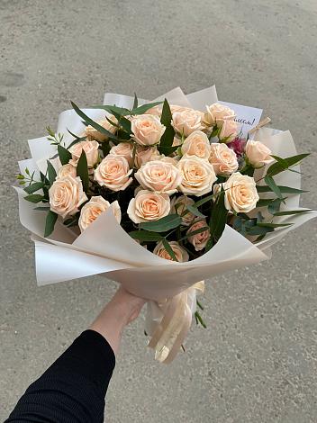 Букет Кремовые розы Латте в Ныроб