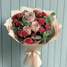 Букет цветов из:  Гвоздики и Розы в Ныроб