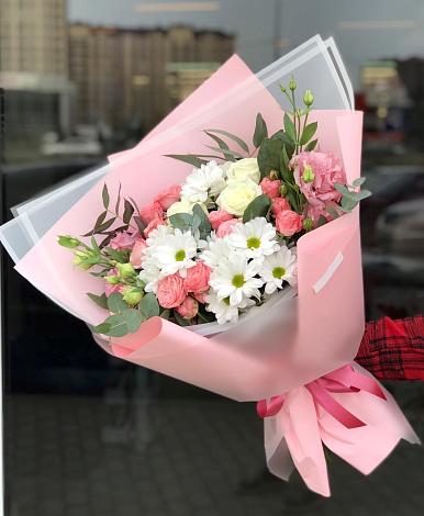 Букет цветов из: Розы, Лизиантусы и Хризантемы в Ныроб