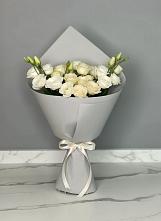 Букет цветов из:  Розы и Лизиантусы в Ныроб